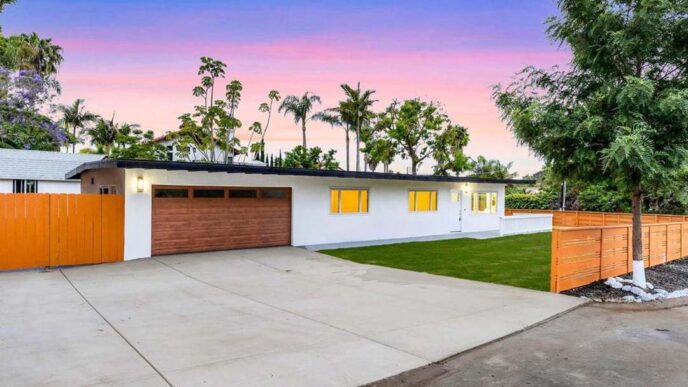 venue/architecture
Casa moderna en Puebla, México, con garaje de madera y valla naranja. Diseño inmobiliario para el futuro. Inmobiliare Summits.