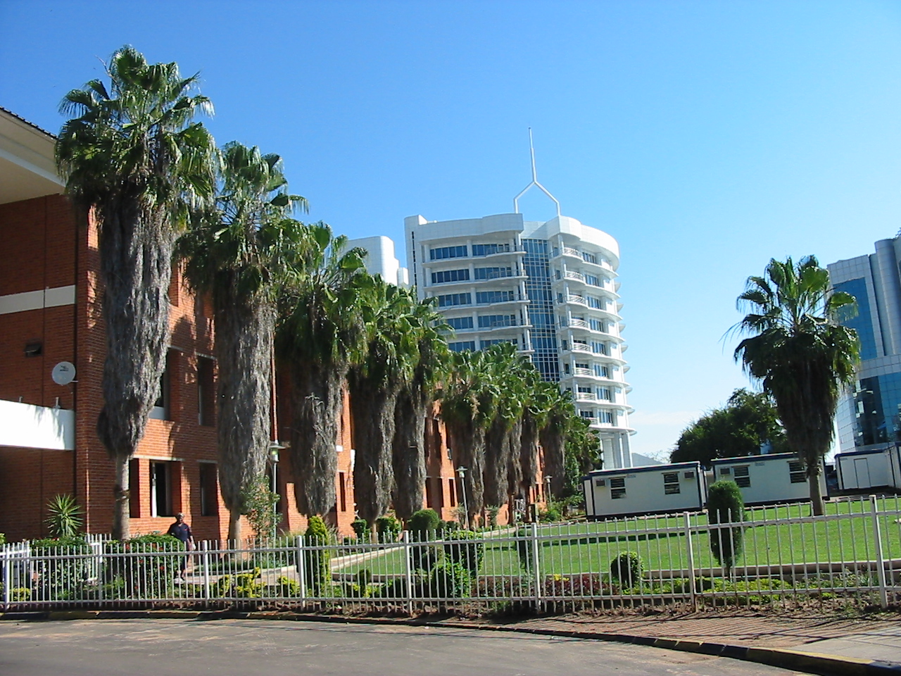 venue/architecture
Edificios modernos en la ciudad durante Inmobiliare Summits. Arquitectura y diseño urbano en congreso de real estate México.