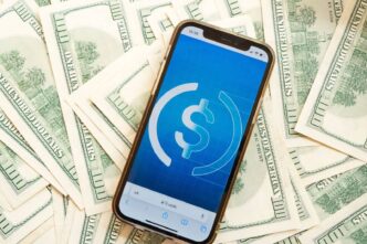 sponsors/branding
USDC en smartphone sobre dólares. E-commerce y finanzas en Hot Sale México. Oportunidades en real estate LATAM.