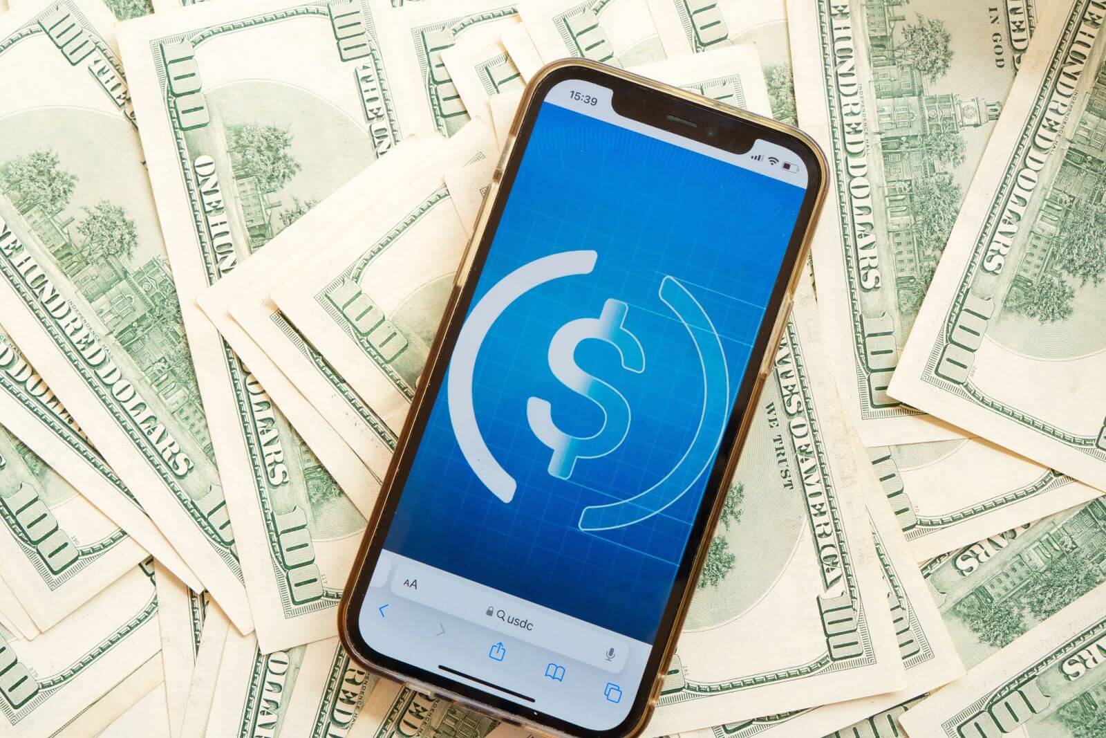 sponsors/branding
USDC en smartphone sobre dólares. E-commerce y finanzas en Hot Sale México. Oportunidades en real estate LATAM.