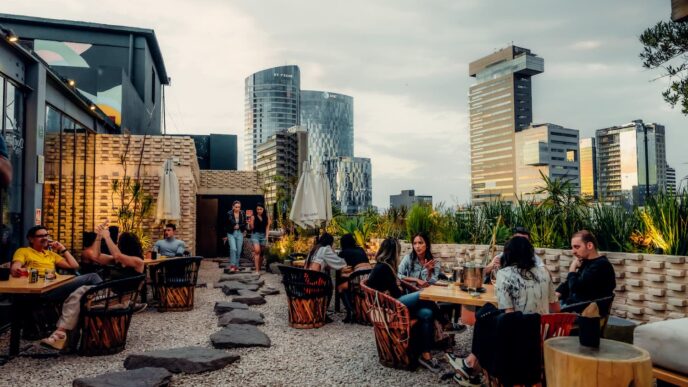 Venue/architecture.

Terraza del Hotel Mondrian, venue de Inmobiliare Summits, en Ciudad de México. El evento LATAM de real estate ofrece networking y conferencias.