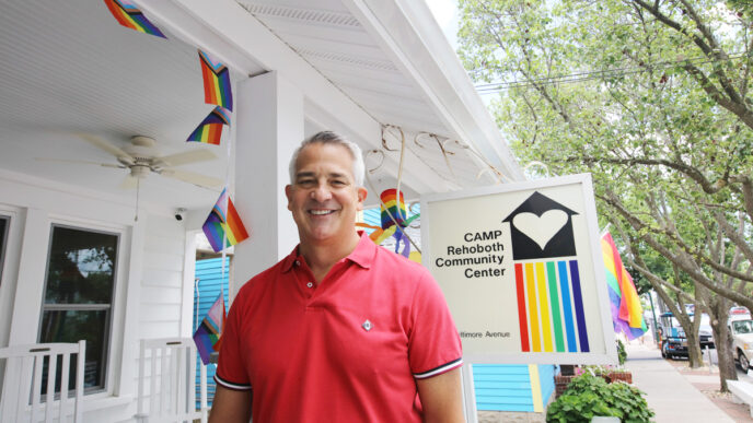 speakers/headshot

Conferencia Inmobiliare Summits: Un orador sonríe frente al CAMP Rehoboth Community Center. Evento real estate en LATAM.