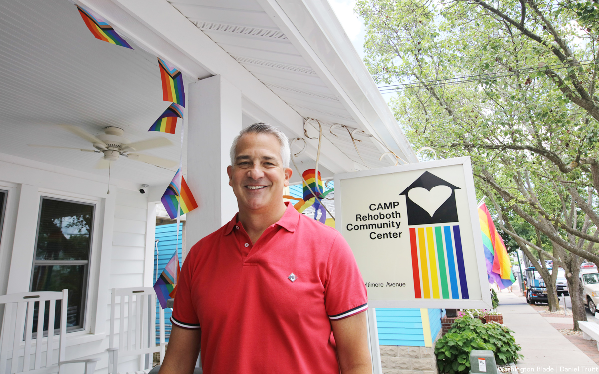 speakers/headshot

Conferencia Inmobiliare Summits: Un orador sonríe frente al CAMP Rehoboth Community Center. Evento real estate en LATAM.