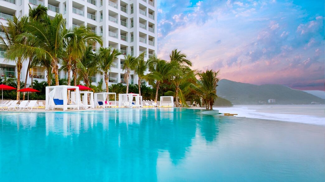 Venue/architecture.

Alberca en sede de Inmobiliare Summits, conferencia de real estate en Puerto Vallarta, México. El hotel Hyatt dará la bienvenida a LATAM en [año].