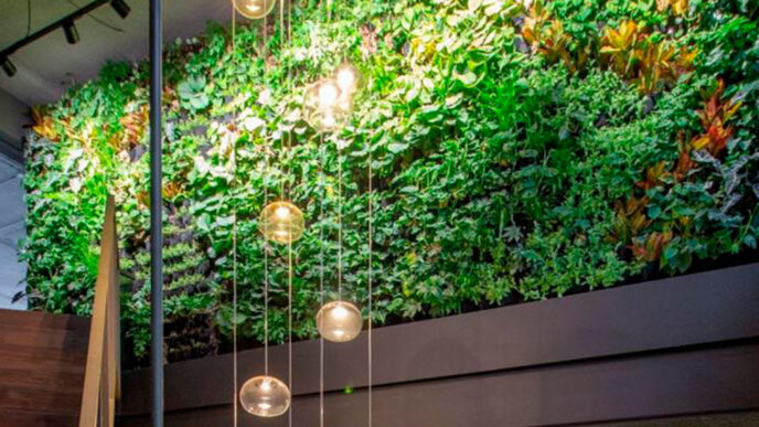 venue/architecture
Diseño interior con pared verde e iluminación esférica en Inmobiliare Summits, evento de real estate en México, LATAM. Arquitectura vanguardista.