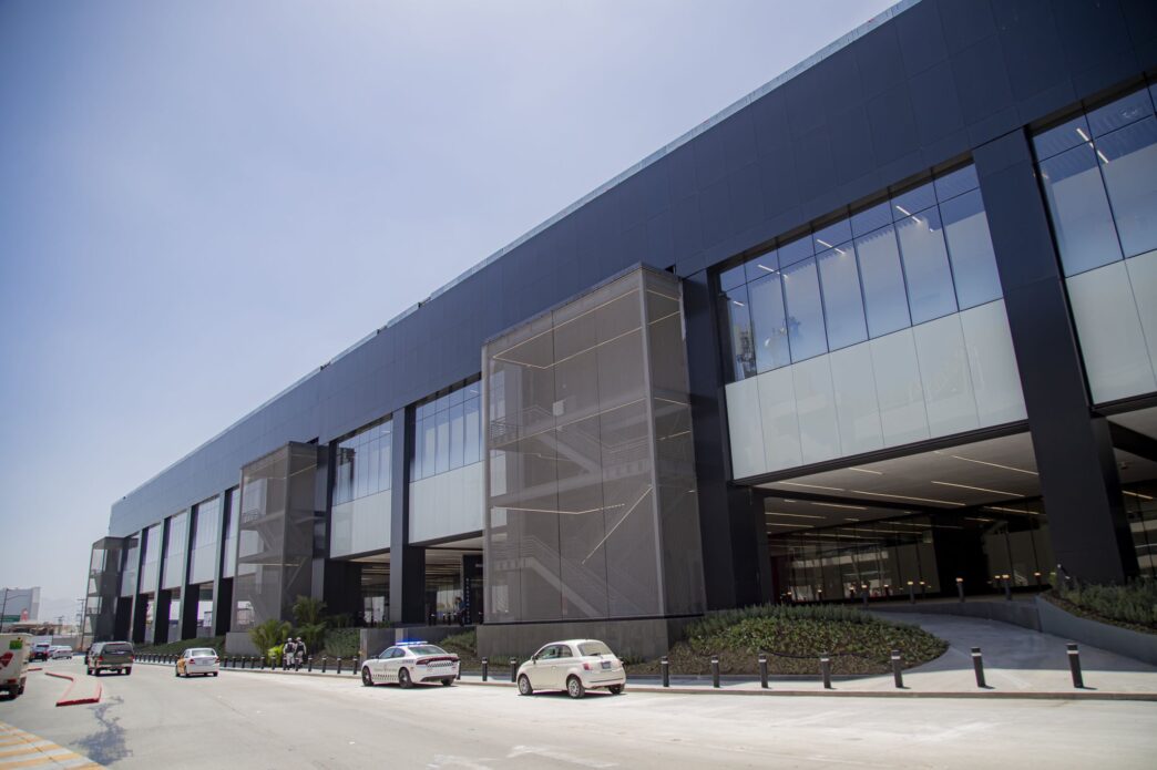 venue/architecture
Vista exterior del Edificio Procesador en el Aeropuerto Internacional de Tijuana. Inmobiliare Summits destaca la arquitectura en este evento real estate México.