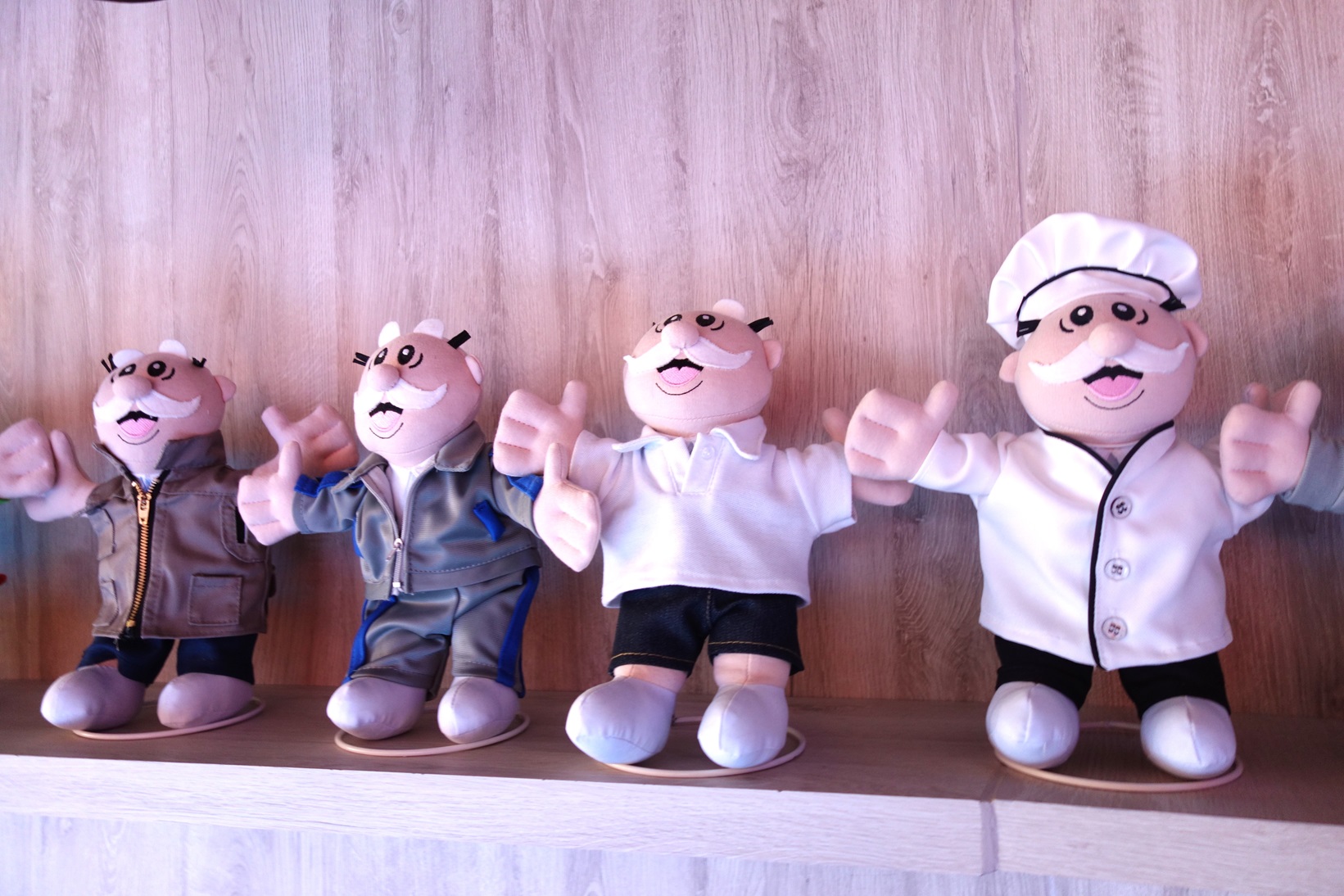 sponsors/branding

Dr. Simi muestra su apoyo en Similandia Centro Histórico, tienda de salud en México. El patrocinador impulsa el sector inmobiliario.