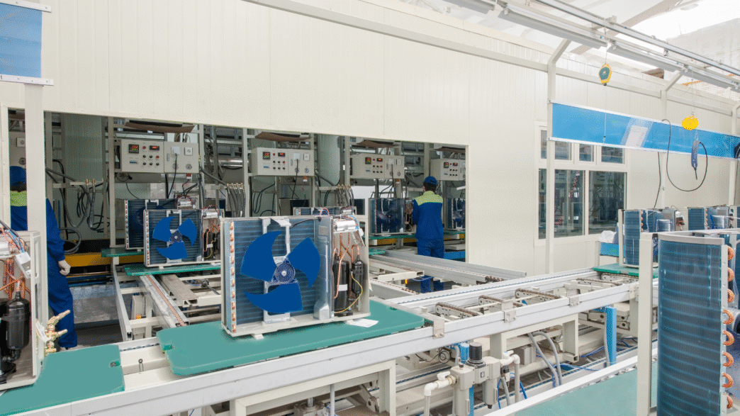 venue/architecture

Línea de producción en planta de Samsung en México. Inversión en manufactura y real estate para fortalecer la producción en LATAM.