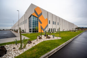 Venue/Architecture.
Edificio moderno en Aguascalientes, México. Diseño vanguardista con jardines. Inmobiliare Summits destaca la innovación en real estate LATAM.