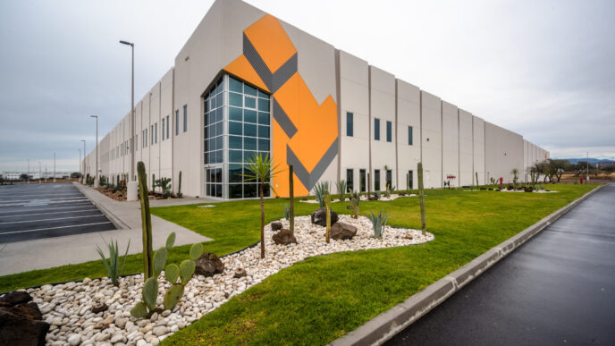 Venue/Architecture.
Edificio moderno en Aguascalientes, México. Diseño vanguardista con jardines. Inmobiliare Summits destaca la innovación en real estate LATAM.