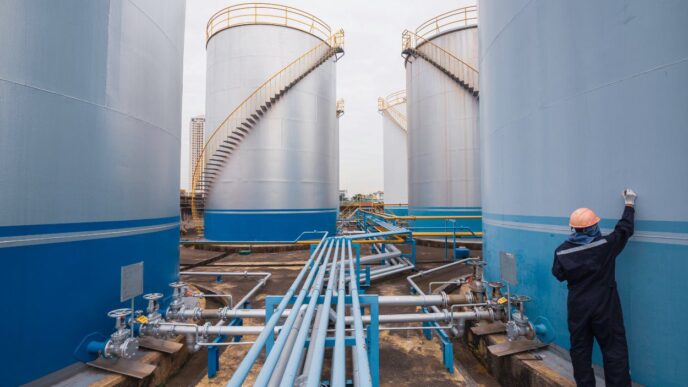 Venue/architecture.

Tanques industriales en México. Infraestructura clave para nearshoring y el sector de real estate.