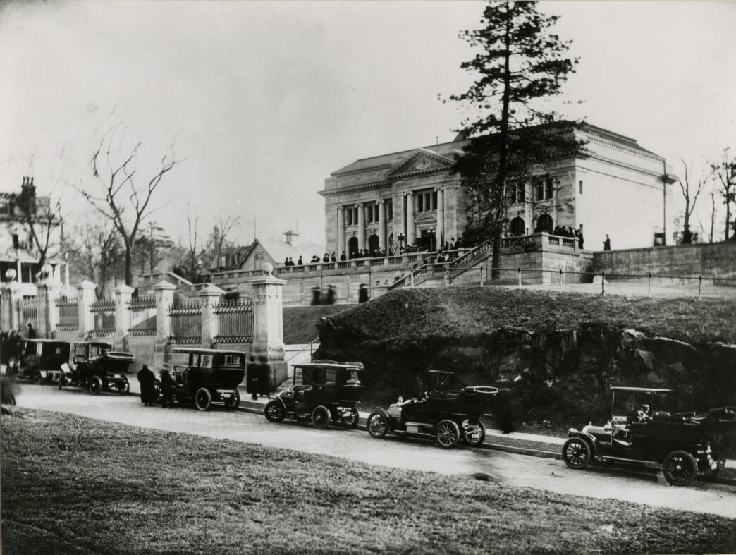 venue/architecture

Fachada de la Casa del Marino antes de la remodelación. Arquitectura histórica en la ciudad, futuro museo. Inmobiliare Summits.