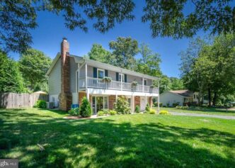 venue/architecture

Casa de dos pisos con balcón y jardín. Arquitectura residencial en ciudad arbolada. #InmobiliareSummits #realestate #Mexico