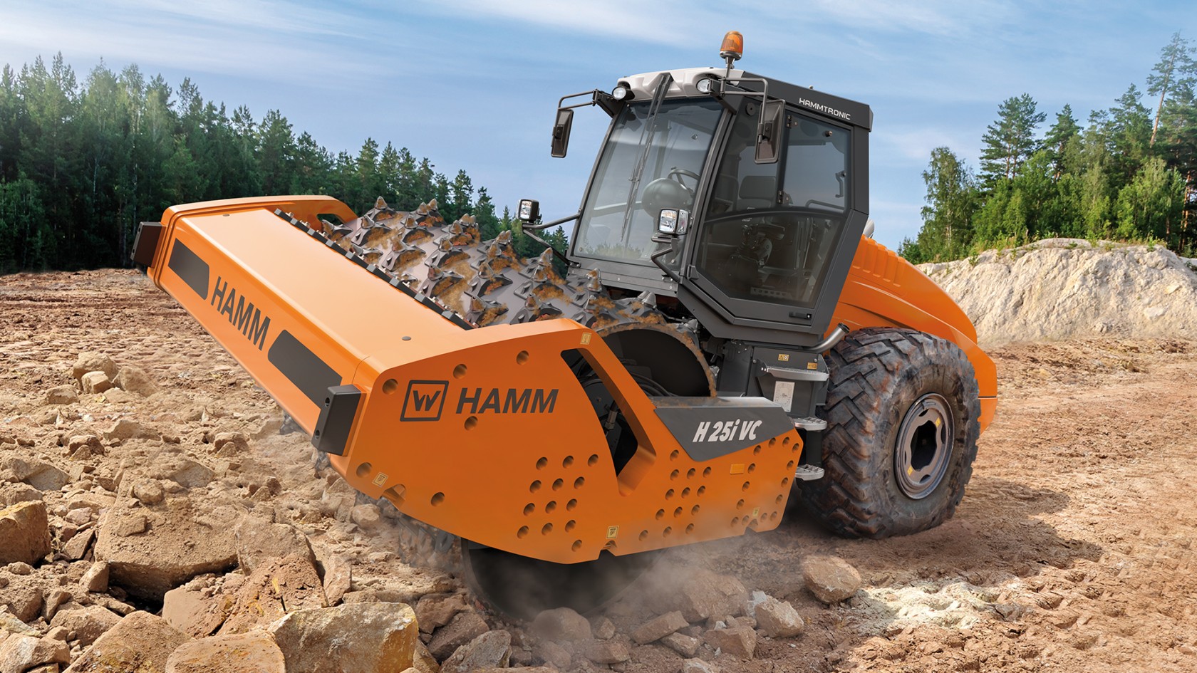 Innovador equipo de compactación HAMM H 25i VC para construcción sostenible, optimizando terrenos con su avanzado diseño y tecnología eficiente.
