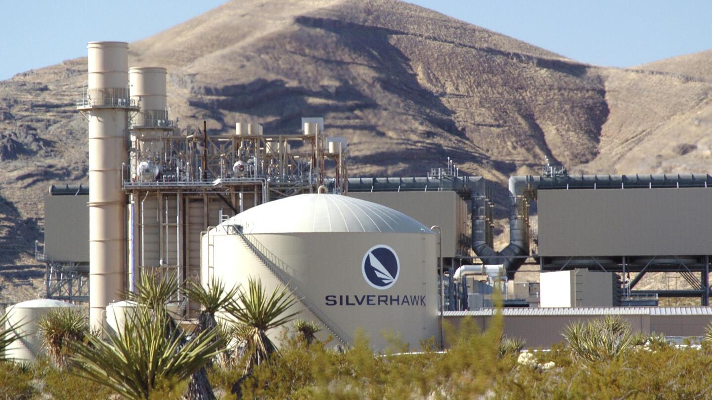 Vista de la planta de combustibles renovables Silverhawk en Nevada, destacando la innovación en la producción de energía sostenible en un entorno desértico.