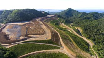 Vista aérea del Masbate Gold Project: Innovación en minería sostenible, mostrando la transformación del paisaje con prácticas responsables.