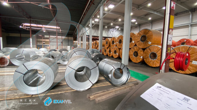 Rollos de acero prepintado Exanvil listos para construcción sostenible. Innovación y calidad en acero galvanizado para proyectos duraderos y eficientes.