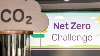 Imagen de CO2 y "Net Zero Challenge" para curso online de la universidad escocesa sobre eliminación de CO2. Iniciativa innovadora y sostenible.