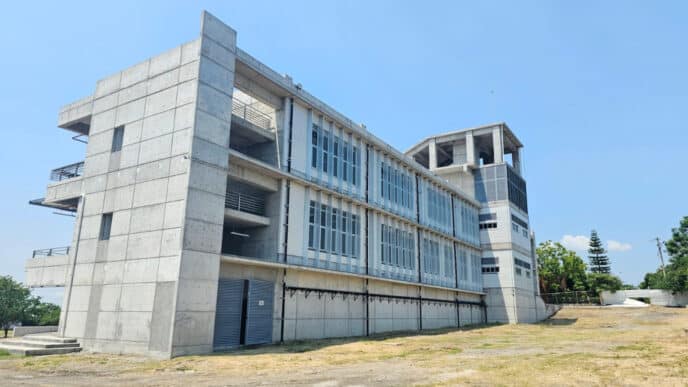 venue/architecture

Nuevo Cetram de Yucatán Caucel en construcción. Arquitectura moderna para Inmobiliare Summits, evento de real estate en México.