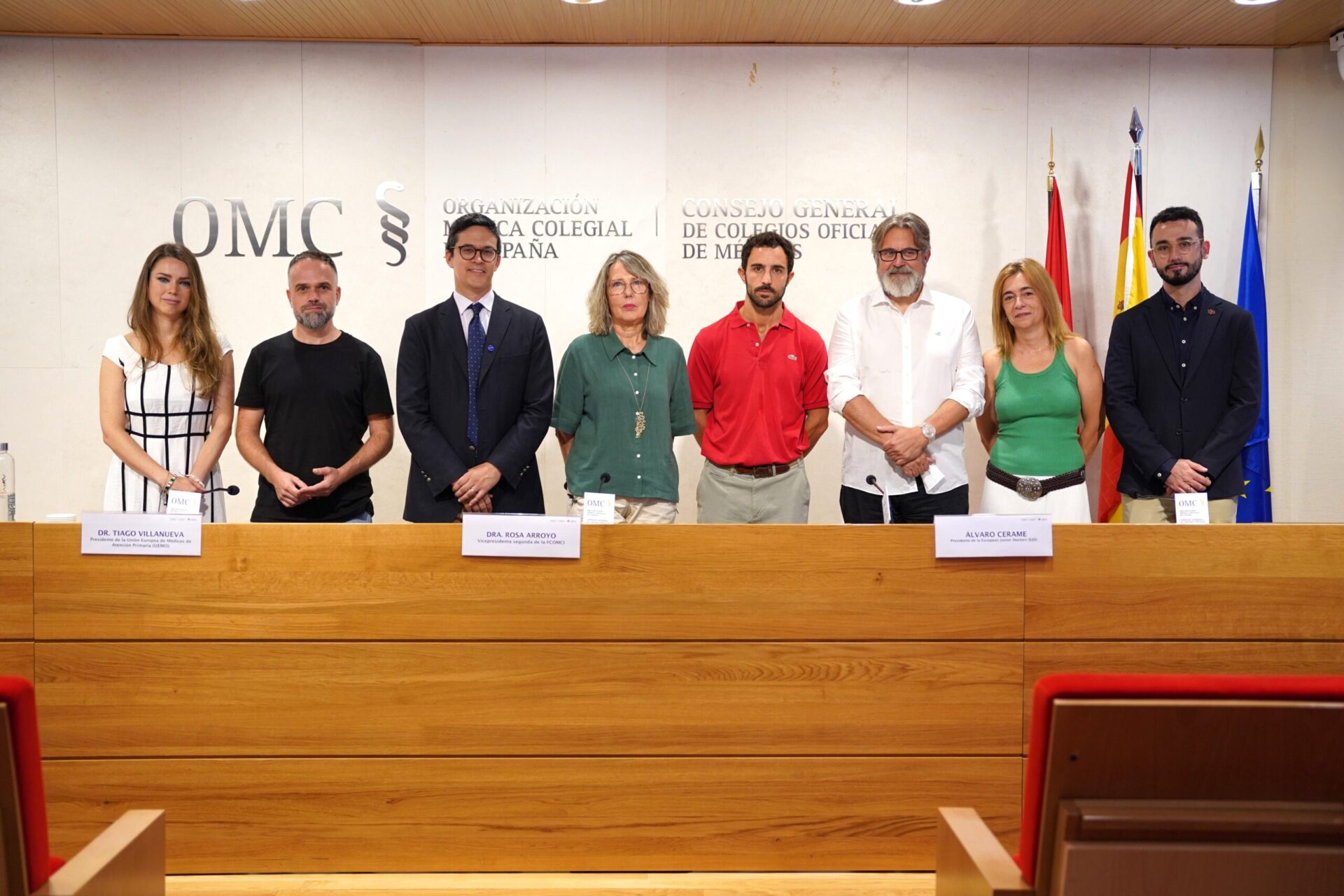 Panel de speakers en conferencia Inmobiliare Summits. Tiago Villanueva, Rosa Arroyo y Álvaro Cerame participan en evento real estate en LATAM.