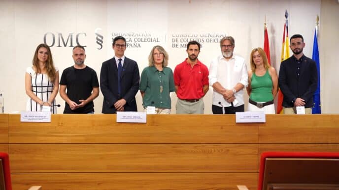 Panel de speakers en conferencia Inmobiliare Summits. Tiago Villanueva, Rosa Arroyo y Álvaro Cerame participan en evento real estate en LATAM.