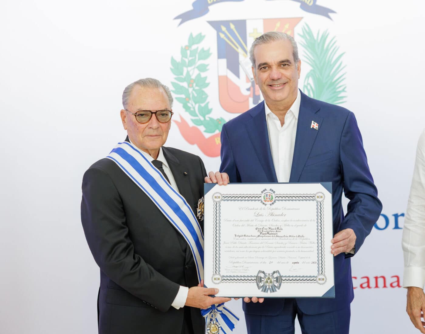 speakers/headshot

Luis Alexander recibe certificación EDGE de manos del presidente en evento de real estate. Inmobiliare Summits destaca el compromiso ambiental en LATAM.