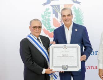 speakers/headshot

Luis Alexander recibe certificación EDGE de manos del presidente en evento de real estate. Inmobiliare Summits destaca el compromiso ambiental en LATAM.