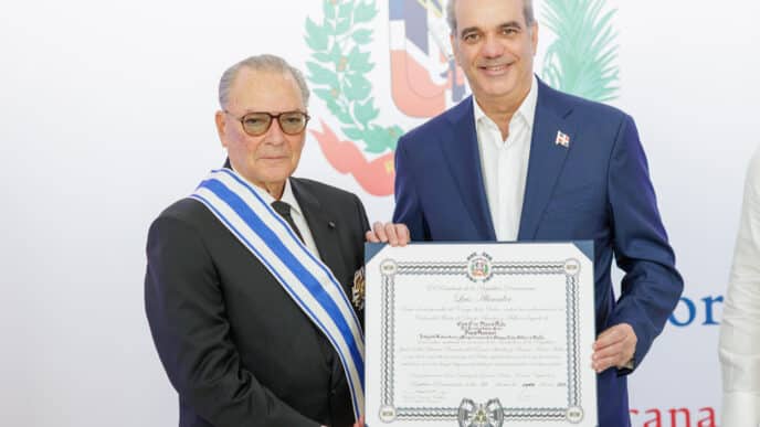 speakers/headshot

Luis Alexander recibe certificación EDGE de manos del presidente en evento de real estate. Inmobiliare Summits destaca el compromiso ambiental en LATAM.