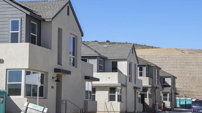 Category: venue/architecture
Arquitectura moderna en Inmobiliare Summits, México. Diseño inmobiliario contemporáneo con líneas limpias y colores neutros. Espacios urbanos en la ciudad.