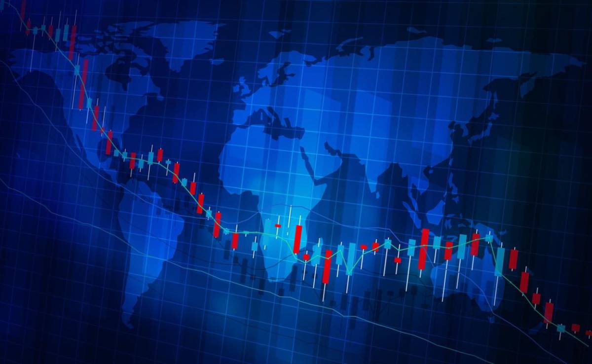 Gráfico de velas sobre mapa mundial azul. Análisis de mercado en conferencia Inmobiliare Summits LATAM. Real estate.