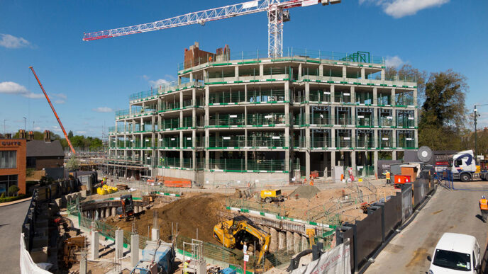 venue/architecture
Edificio en construcción con grúas. Proyecto de vivienda social en auge. Inversión inmobiliaria en la city.