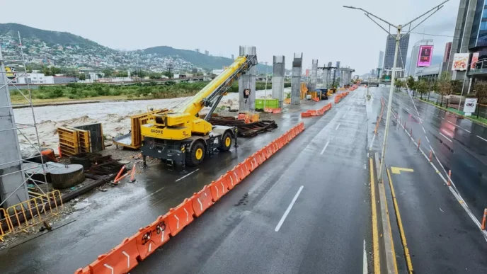 city/destination

Construcción de obra pública en Monterrey, México. Grúa Grove amarilla en primer plano. Inmobiliare Summits analiza el sector real estate.
