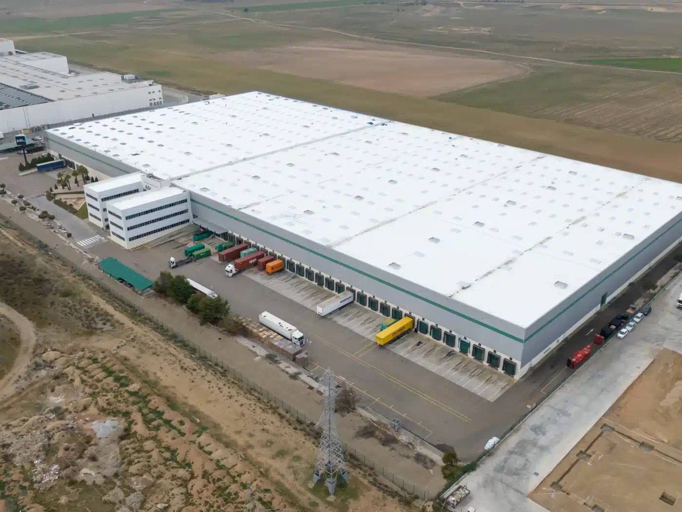 venue/architecture

Vista aérea de naves industriales en España, adquiridas por Iroko Zen. Inmobiliare Summits destaca el crecimiento del sector real estate en LATAM.