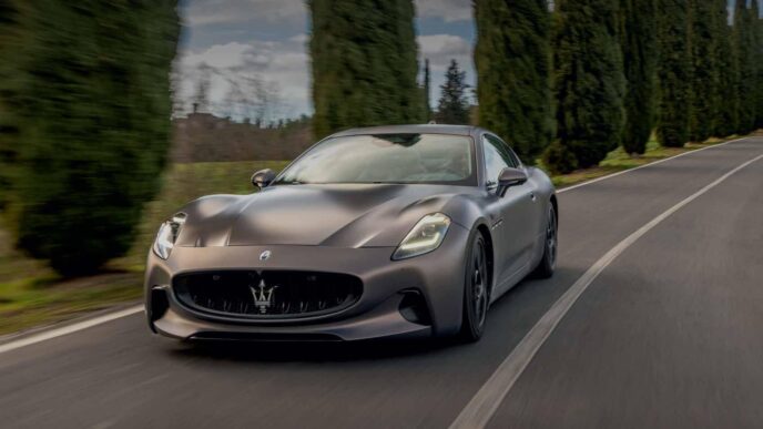 city/destination

Maserati en carretera arbolada. Diseño moderno, lujo y velocidad. #InmobiliareSummits #realestate #Mexico