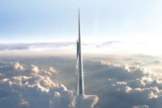 Renderización de la Jeddah Tower, un rascacielos que superará al Burj Khalifa. Arquitectura moderna emergiendo entre las nubes. Diseño innovador.