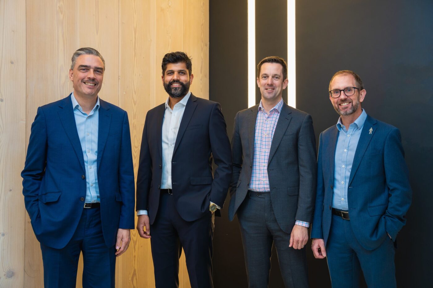 Speakers/headshot.
Grupo de oradores posa en Inmobiliare Summits. Expertos en bienes raíces listos para compartir ideas en conferencia LATAM.