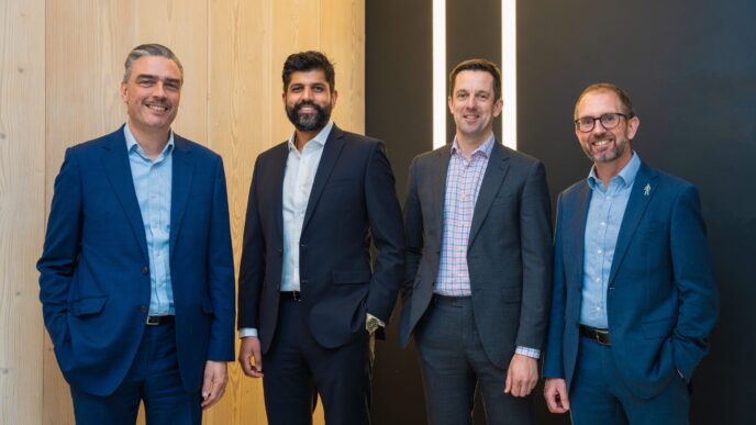 Speakers/headshot.
Grupo de oradores posa en Inmobiliare Summits. Expertos en bienes raíces listos para compartir ideas en conferencia LATAM.