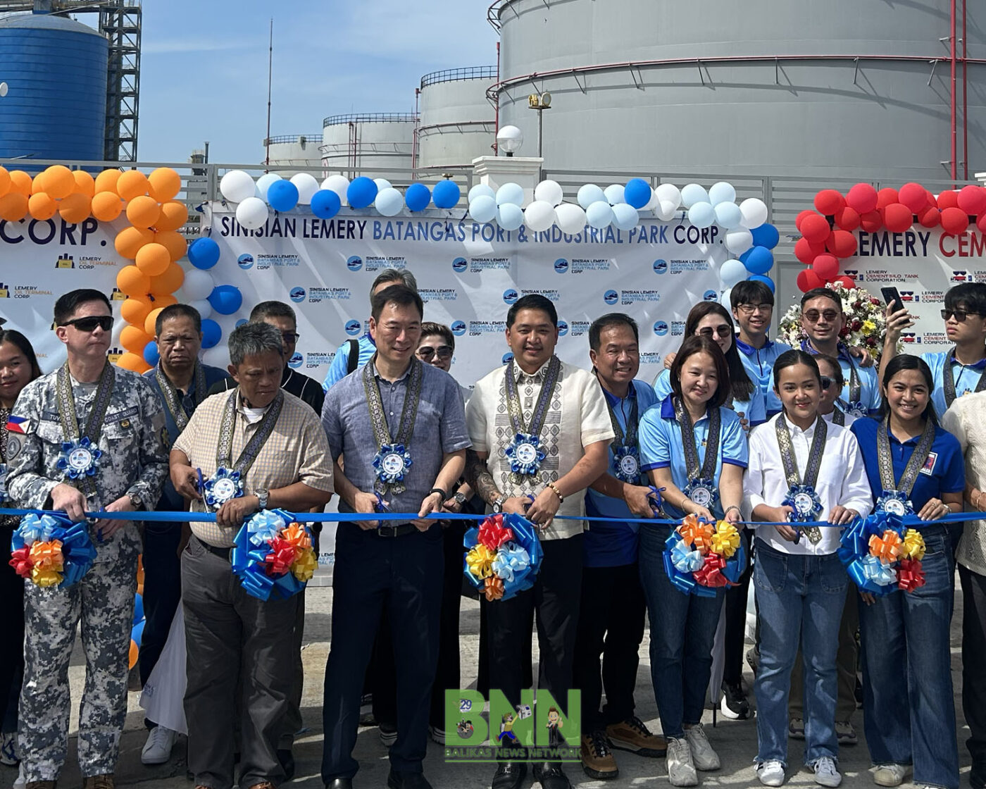 Venue/Architecture

Grupo cortando cinta inaugural en Jumbo City, nuevo complejo industrial. Inmobiliare Summits destaca el crecimiento del real estate en México y LATAM.
