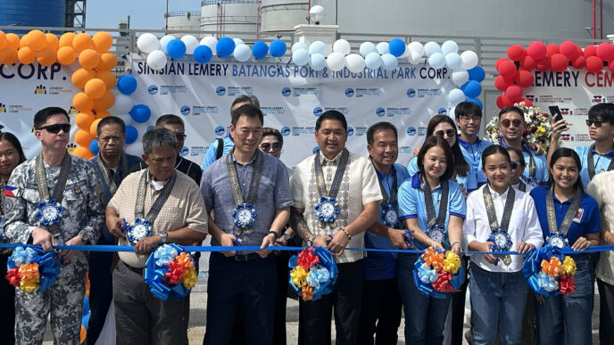 Venue/Architecture

Grupo cortando cinta inaugural en Jumbo City, nuevo complejo industrial. Inmobiliare Summits destaca el crecimiento del real estate en México y LATAM.