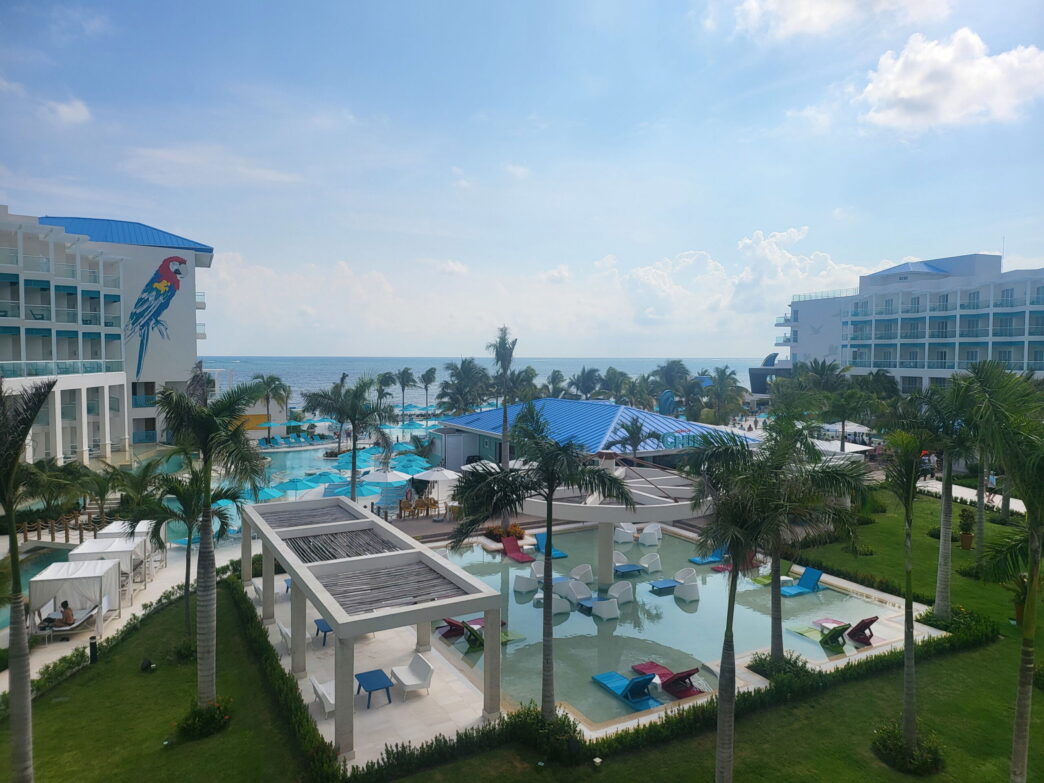 Venue/architecture.

Vista aérea del hotel sede de Inmobiliare Summits. El resort en la ciudad de México ofrece piscinas, playa y arquitectura moderna. #realestate #conference