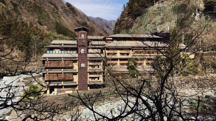 Venue/architecture.

Nishiyama Onsen Keiunkan, el hotel más antiguo del mundo, un destino único. Arquitectura tradicional japonesa en un entorno natural. #InmobiliareSummits