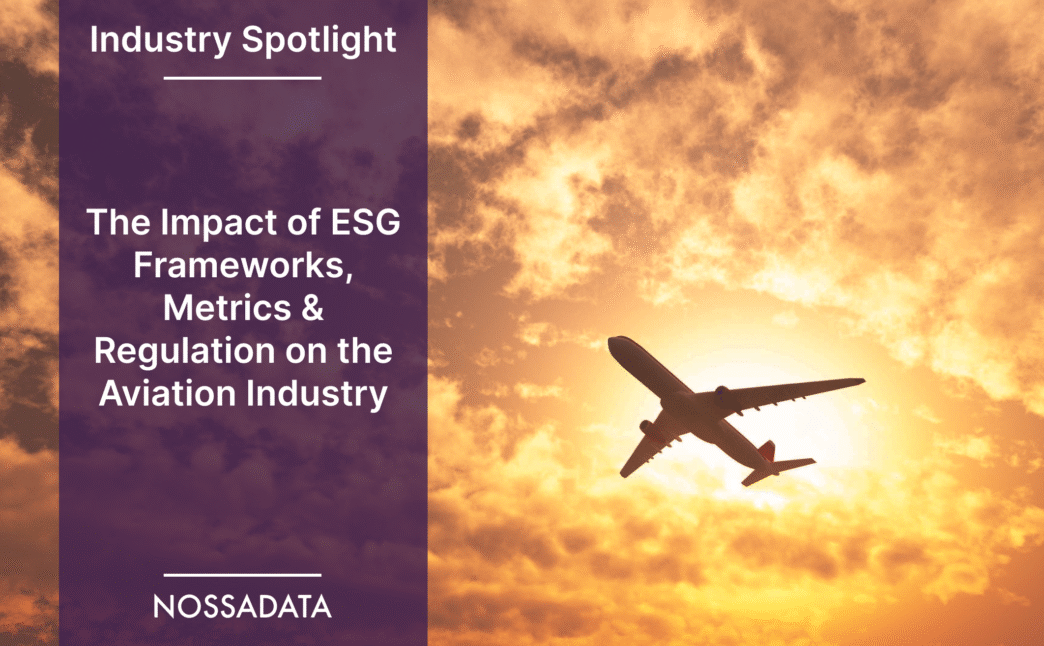 Avión en vuelo contra un cielo al atardecer. Impacto de ESG en aviación sostenible y real estate. Nossadata lidera la innovación en el sector.