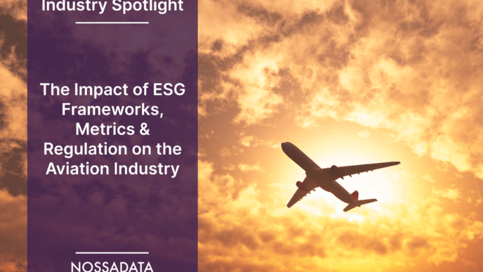 Avión en vuelo contra un cielo al atardecer. Impacto de ESG en aviación sostenible y real estate. Nossadata lidera la innovación en el sector.