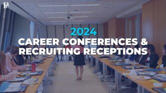 Imagen de una conferencia sobre proyectos sostenibles tras la contratación de Simpson Thacher, mostrando un ambiente profesional y colaborativo.