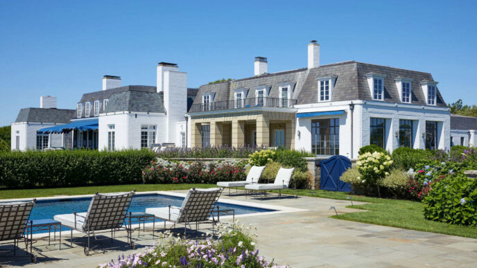 venue/architecture
Hacienda lujosa con piscina y jardines. Arquitectura residencial de lujo en Inmobiliare Summits. Diseño y bienes raíces en México.