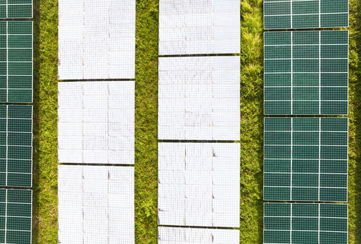 venue/architecture
Paneles solares en instalación de energía renovable. #InmobiliareSummits promueve la sostenibilidad en el sector #realestate #LATAM.