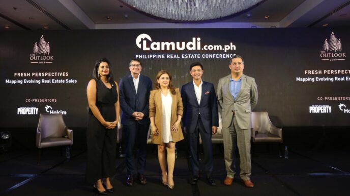 Panel de expertos en Inmobiliare Summits, conferencia de real estate. Oradores en el escenario durante el evento en Filipinas. Año 2019. #Inmobiliare #Conferencia