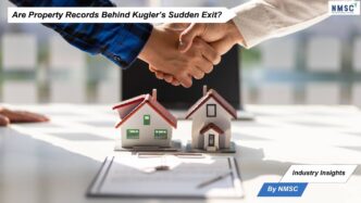 Apretón de manos sobre maquetas de casas, simbolizando salidas corporativas y mercado inmobiliario. Refleja impacto y acuerdos en bienes raíces.