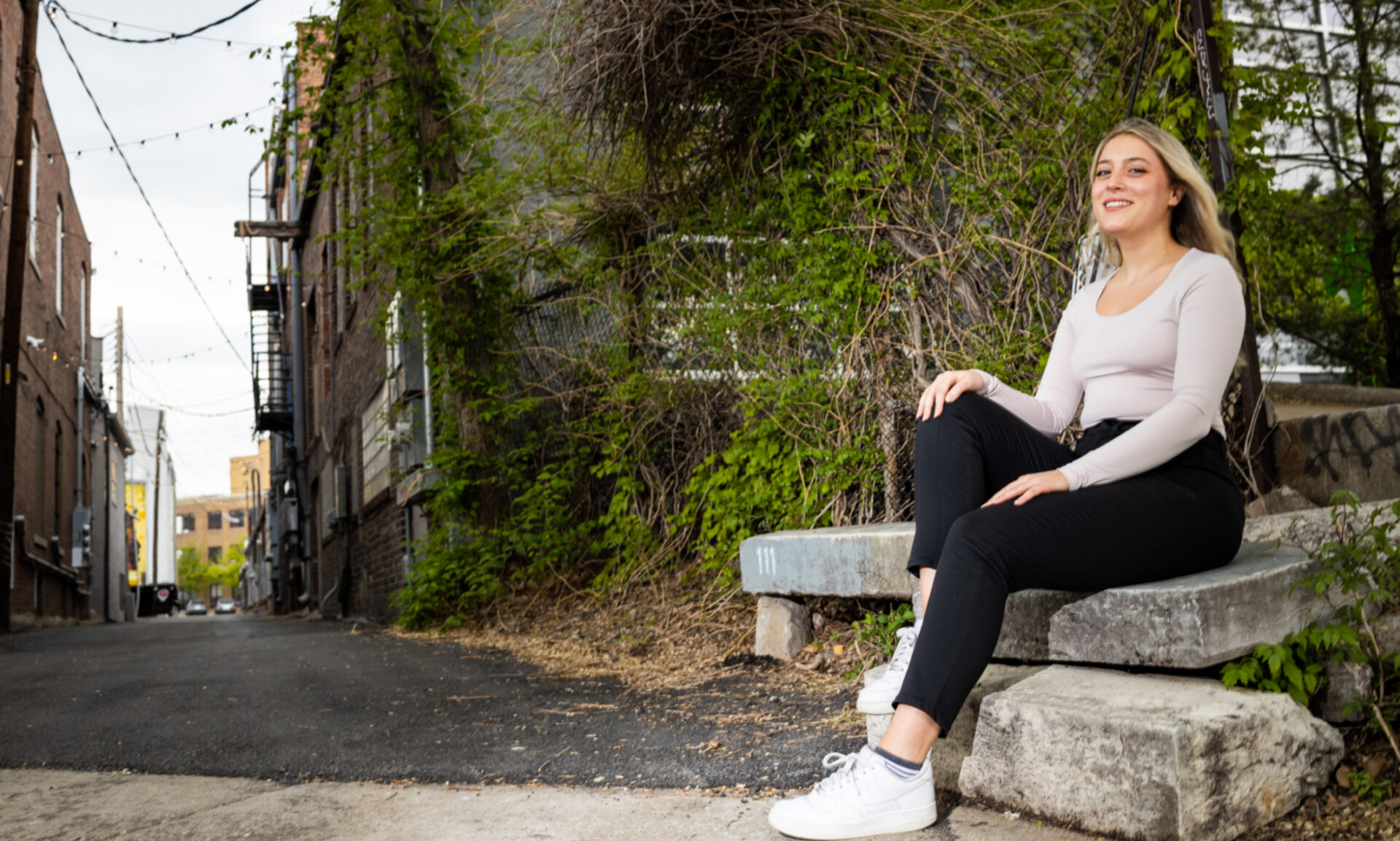 speakers/headshot
Retrato de oradora en Inmobiliare Summits. Experta en bienes raíces comparte su visión en conferencia LATAM. Imagen de perfil profesional.