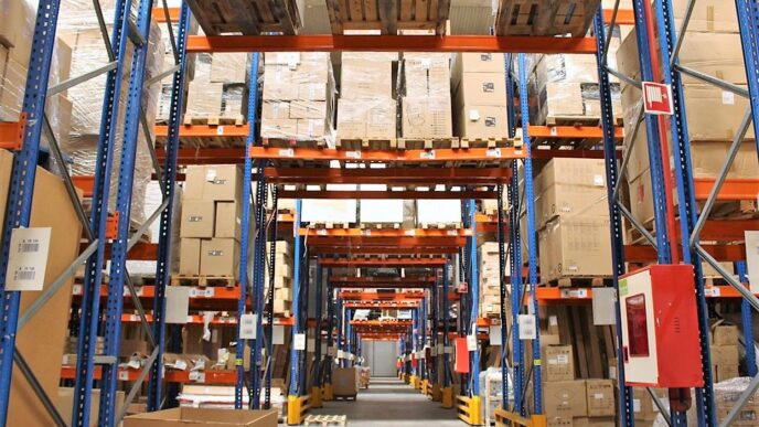 venue/architecture

Estanterías llenas de cajas en Sky Park, el nuevo parque industrial de GPPC. Inmobiliare Summits destaca el sector *real estate* en México.